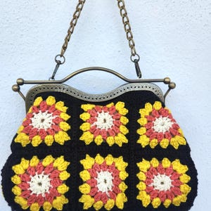 Crochet Granny Square Bag: Vintage Knit Purse with Wooden Kiss Lock