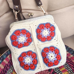 Crochet Granny Square Bag: Vintage Kiss Lock Frame, Boho Shoulder Bag