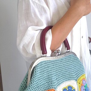 Handmade Crochet Frame Bag with Colorful Granny Squares – Retro Style Kiss Lock Bag