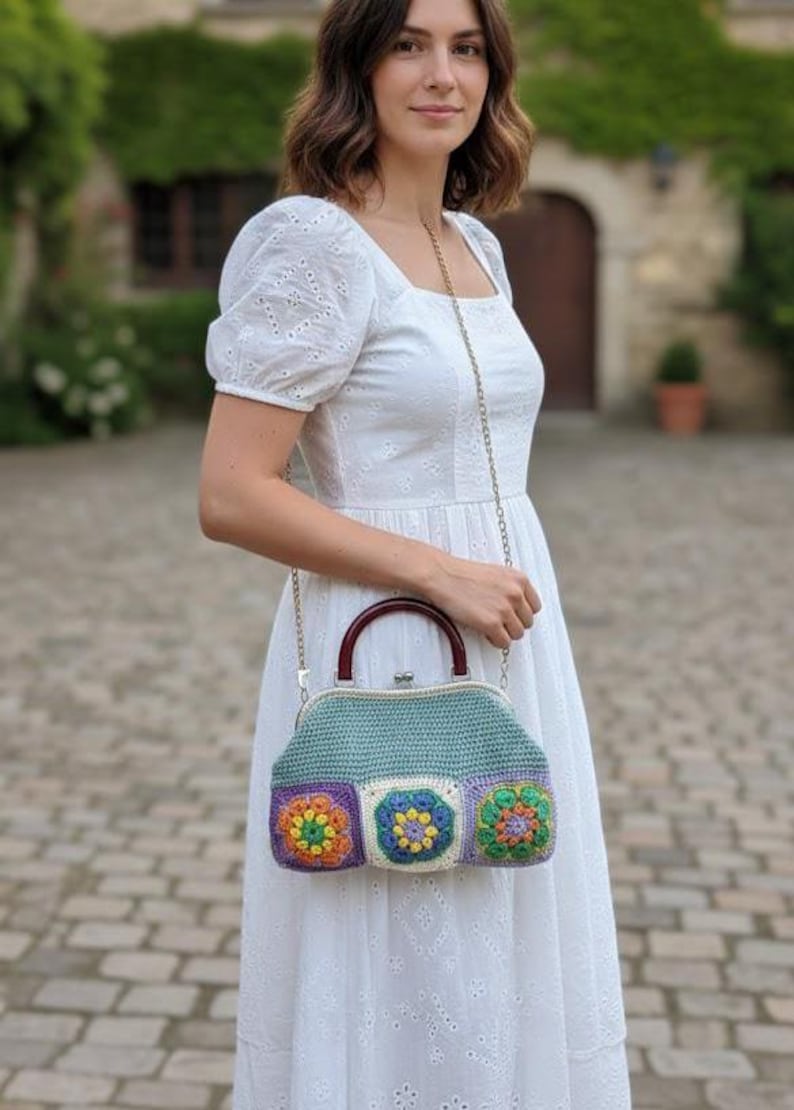 Handmade Crochet Frame Bag with Colorful Granny Squares – Retro Style Kiss Lock Bag