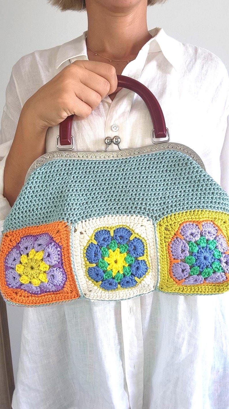 Handmade Crochet Frame Bag with Colorful Granny Squares – Retro Style Kiss Lock Bag