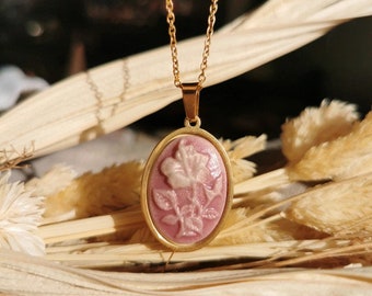 Collier doré avec grand camée fleur rose