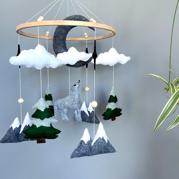 Wolf baby mobile, felt mobile, forest mobile, wolf nursery decor mobile woodland,baby shawer gift,mountaine mobile,moon and wolf mobille