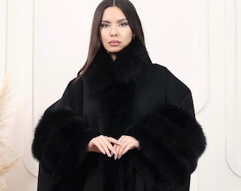 Capa de cachemira negra con ribete de piel de zorro, talla única