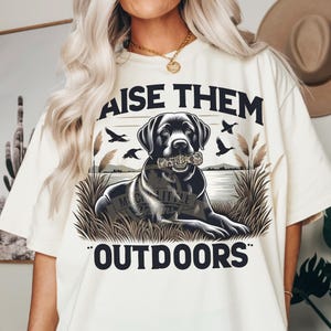 Crie-os ao ar livre png Cão de caça labrador preto Sublimação Caça ao pato arquivos de impressão de imagem para homens, mulheres e crianças vestuário