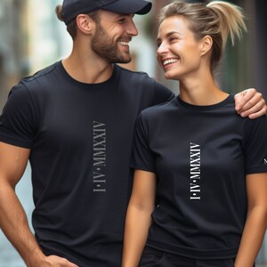Camiseta personalizada con números romanos, camisas de pareja a juego personalizadas, regalo de aniversario de algodón para él, regalo de fecha de cumpleaños