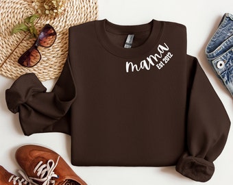 Personalised Mama Papa Sweatshirt & Custom Sleeve, Presents for mum, Pregnancy Gender Reveal Gift, Mama Sweatshirt for First Mothers Day