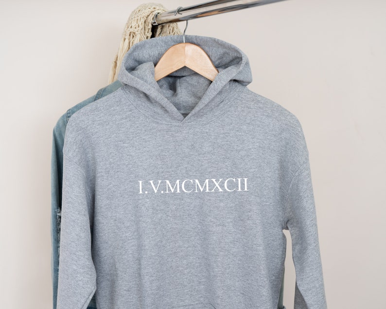 Sweat à capuche personnalisé avec chiffres romains, cadeau pour couple, sweat à capuche personnalisé assorti date d'anniversaire pour fiançailles, cadeaux de mariage, cadeau en coton Sports Grey Hoodie