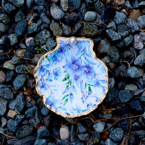Blue Floral Seashell Ring Dish: Coastal Decor, Beach Wedding Favor