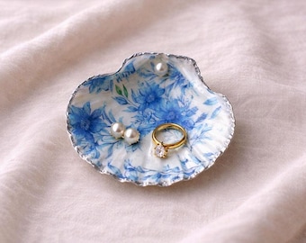 Large Scallop Shell Ring Dish, Coastal Bridesmaid Gift, Handmade Jewelry Holder, Beach Wedding Trinket Tray
