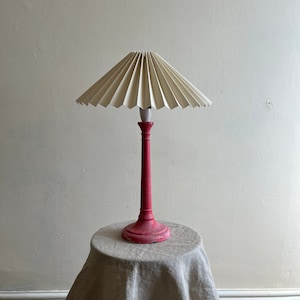 Vintage Hand Painted Wooden Table Lamp In Red Pink Magenta Scumble Finish, Antique Accent Light Bedside Reading Light Victorian Column Shape