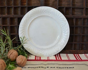 Creil Montereau Lebeuf Millet beautiful white plate with relief wing from the 19th century
