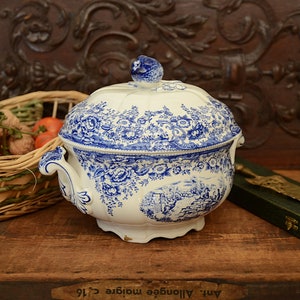 Magnificent Luneville ironstone tureen, &quot;Toile de Jouy&quot; model