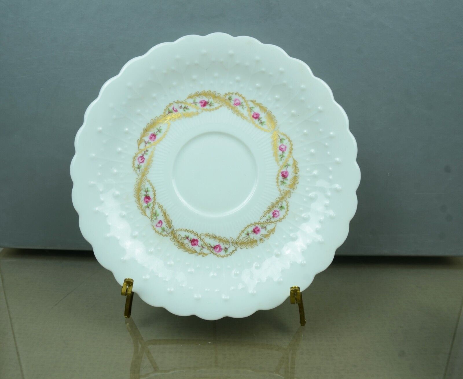 Ensemble Ancien De 6 Tasses Et Soucoupes Charles Boyer Décor A La Reine - Blanc Décoré