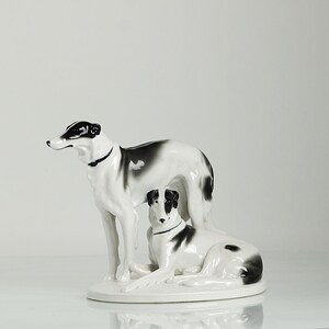 Two Borzoi greyhounds in Thuringian porcelain by F. Pfeffer in Gotha around 1900