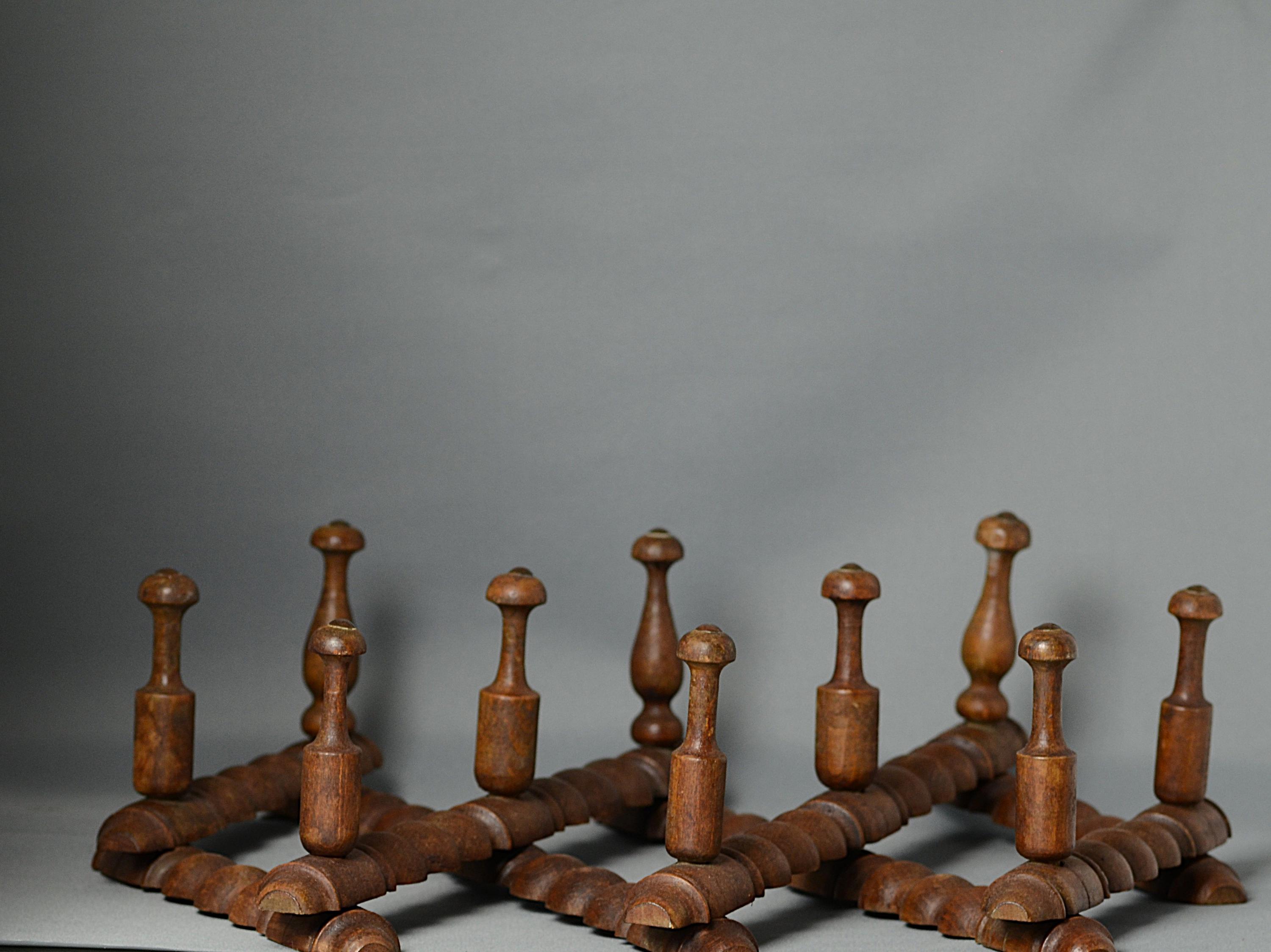 アンティークの木製壁掛けフック - 1900年頃の本物のフランスの魅力