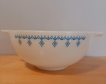 Vintage Pyrex Snowflake Cinderella Mixing Bowl