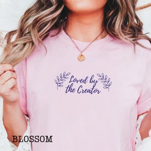 Christian Mama Graphic T-shirt Boho Geschrift Shirt Trendy Kerkstijl Vrouwelijke Faith Apparel Comfort Kleuren 1717 Cadeau Faith Designs