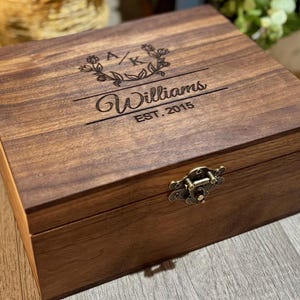 Caja de recuerdo de nogal personalizada, caja de recuerdos de boda, caja de madera, regalo para el Día de la Madre, caja de madera grabada personalizada, regalo para novia