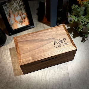Caja de recuerdo de nogal personalizada, caja de recuerdo de boda, caja de recuerdo de madera, caja de valet, caja de madera grabada personalizada, caja de nogal, regalo para él