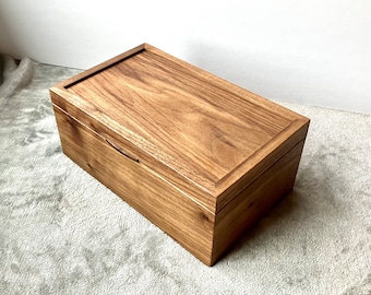 Custom Valet Box, Walnut Keepsake Box,  Wood Box, Gift for Mom, Her, Box With Lid, Wedding Gift Box, Grad Gift, Wedding Favor