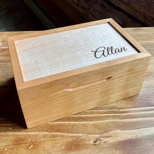Personalized Engraved Wood Box, Engraved Valet Box, Keepsake Box, Gift for Mom, Her, Wedding Gift Box, Graduation Gift, Box With Lid