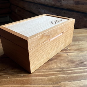 Caja de madera con bisagras personalizada, caja de valet grabada, caja de recuerdo de nogal, caja de madera, regalo para mamá, regalo para ella, regalo para él, regalo para papá