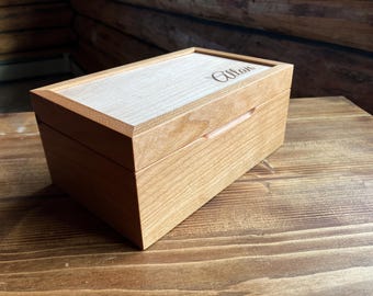 Custom Wood Hinge Box, Engraved Valet Box, Walnut Keepsake Box,  Wood Box, Gift for Mom, Gift for Her, Gift for Him, Gift for Dad