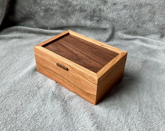 Custom Wood Hinge Box, Engraved Valet Box, Walnut Keepsake Box,  Wood Box, Gift for Mom, Gift for Her, Gift for Him, Wedding Gift Box