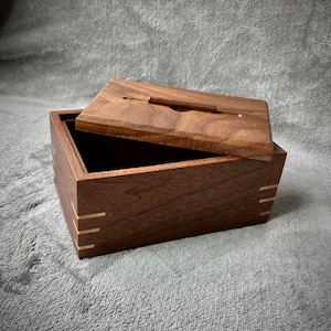 Benutzerdefinierte Walnussbox, Erinnerungsbox, gravierte Valet Box, gravierte Holzbox, Geschenk für Frau, Muttertagsgeschenk, benutzerdefinierte Herren Valet Box, Baby Box