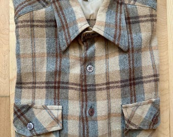 Vintage wool Career Club button-up shirt. Size M