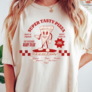 Camiseta gráfica retrô de pizza: camiseta com cores confortáveis e nostalgia dos anos 80