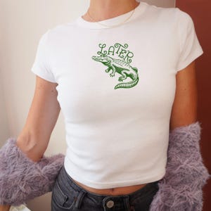 Later Gator Vintage 90er Jahre Y2K Baby T-Shirt, Grafik Alligator Druck, Retro-Stil Cropped T-Shirt, Funky Fashion Statement Shirt, trendige Kleidung Bild 9