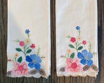 Vntg appliqued guest towels (set of 2; multi-colored floral)
