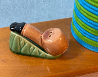 rare Trevewood novelty salt and pepper set (tobacco pipe on stand, 1940s)