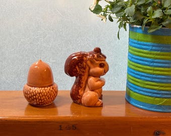 Squirrel with acorn nut salt and pepper shakers (brown glazed ceramic)