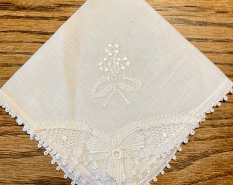 Embroidered handkerchief (linen and lace, white, vintage never used, handmade in Brazil)