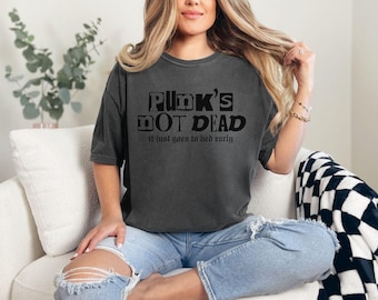 Punk&#39;s Not Dead, It Just Goes to Bed Early Comfort Colors Unisex Garment-Dyed T-shirt