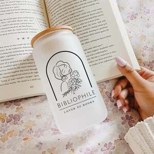 Book Lover Frosted Glass Can: Bookish Drinking Cup with Bamboo Lid