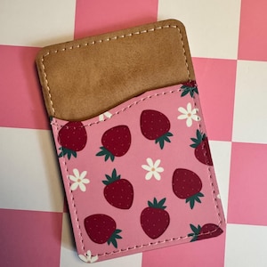 Billetera adhesiva para teléfono con fresas rosas / Billetera adhesiva para teléfono celular / Billetera que se adhiere a su teléfono celular