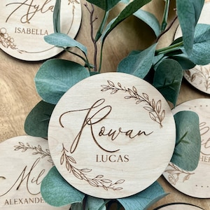 Prénom personnalisé pour bébé | Plaque nominative gravée pour bébé | faire-part de naissance | Nouveau cadeau pour bébé | Accessoire photo nouveau-né | Accessoire photo pour réseaux sociaux