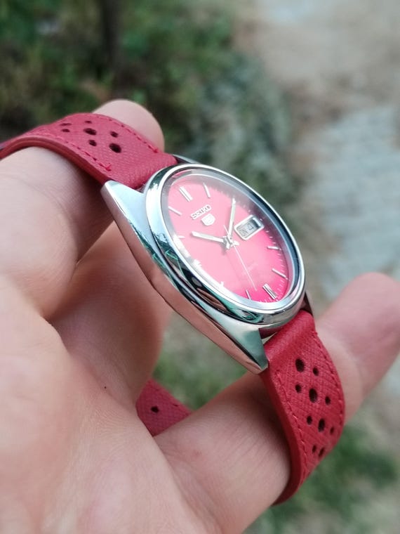 SEIKO 赤とピンクの掛時計 70s レトロポップ Vintage Seiko Automatic 7009 Caliber Red Dial Mens W… - Gem