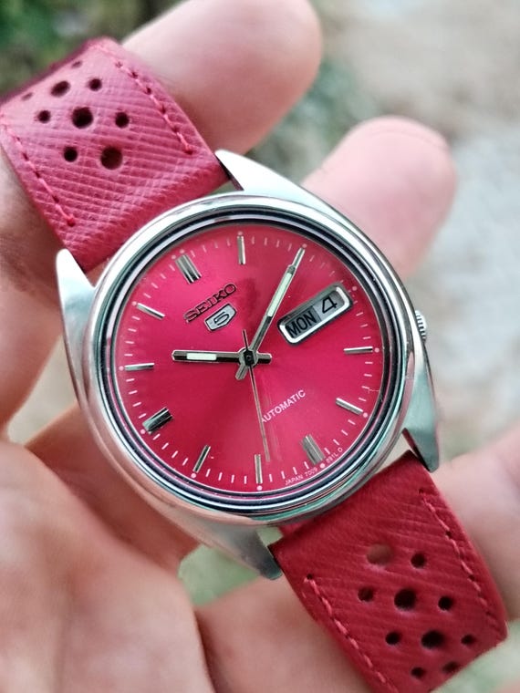 SEIKO 赤とピンクの掛時計 70s レトロポップ Vintage Seiko Automatic 7009 Caliber Red Dial Mens W… - Gem