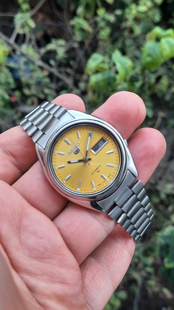 Seiko 5 store yellow dial
