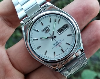 Vintage Refurbished Seiko 5 Automatic Watch - 1980s White Dial