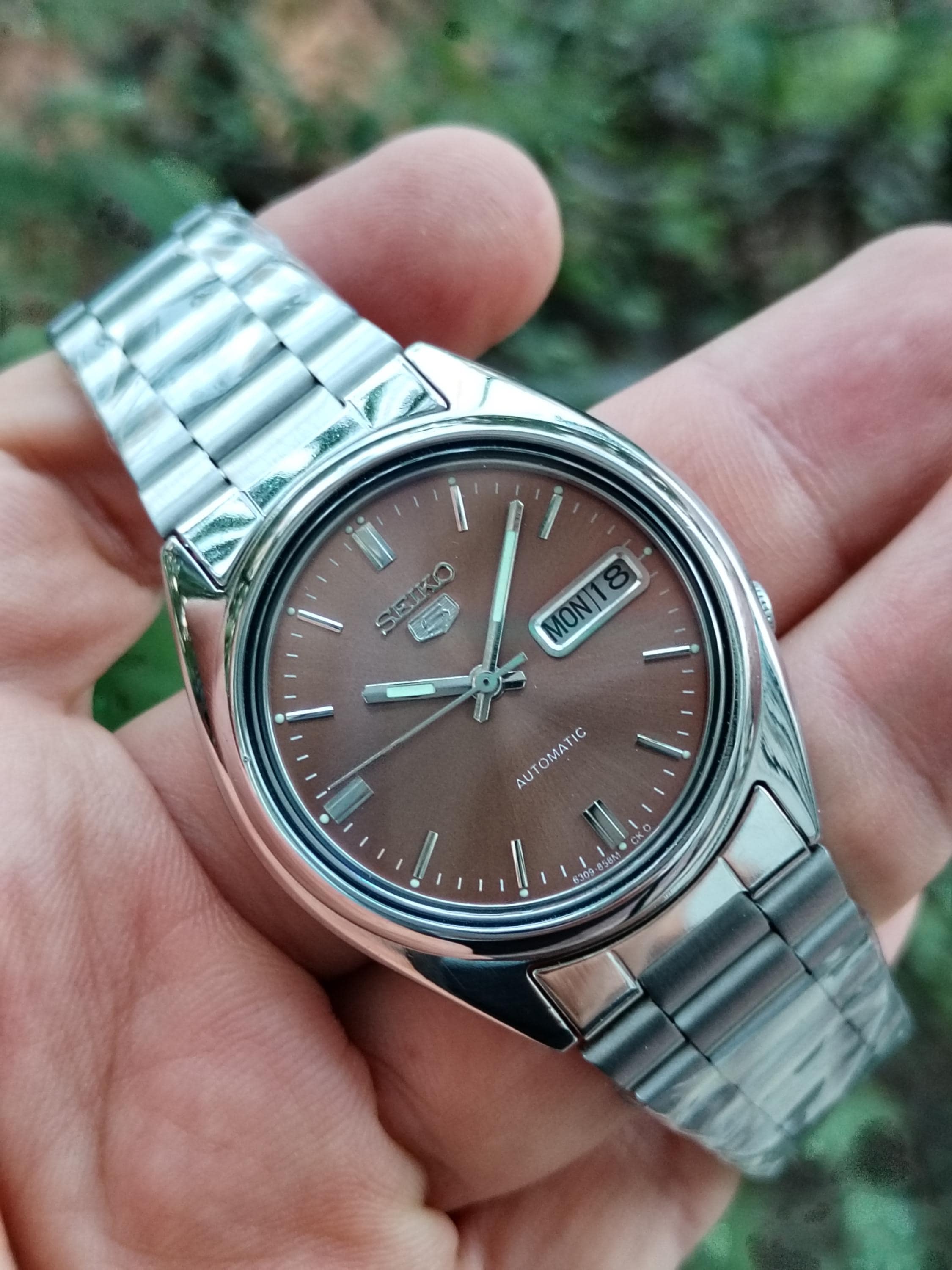 SEIKO 5 自動巻き 腕時計 ブラウンダイヤル ヴィンテージ セイコー5 自動巻き腕時計 - 1980年代 ブラウン文字盤
