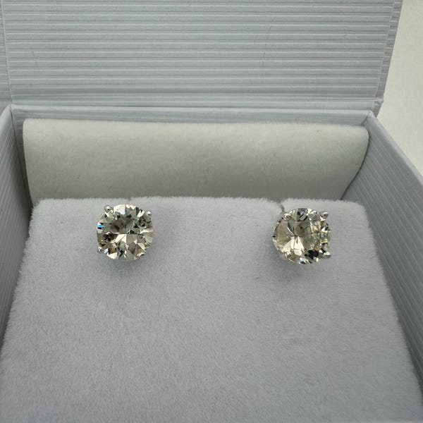 Pendientes de piedra solar natural de Oregón, redondos y naturales, de 6 mm o 7 mm, tallados con precisión y engastados a mano en plata de ley.