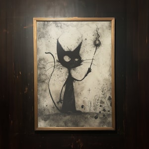 Op de afbeelding: Een zwart-witte illustratie van een kat die een stok vasthoudt met een vlam aan het einde. De kat is getekend in een gestileerde, bijna cartoonachtige manier, met grote ogen en een lange staart. De achtergrond is lichtgrijs met wat vage markeringen.