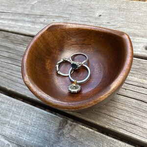 Handmade Mango Wood Trinket Bowl, Ring Bowl, Jewelry Dish,  small trinket Bowl, small jewelry holder, multipurpose Bowl,