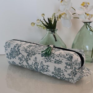 Trousse maquillage, fait main, pièce unique, toile de jouy verte,forme rectangulaire pour crayons et stylos, fermeture éclair,doublure verte